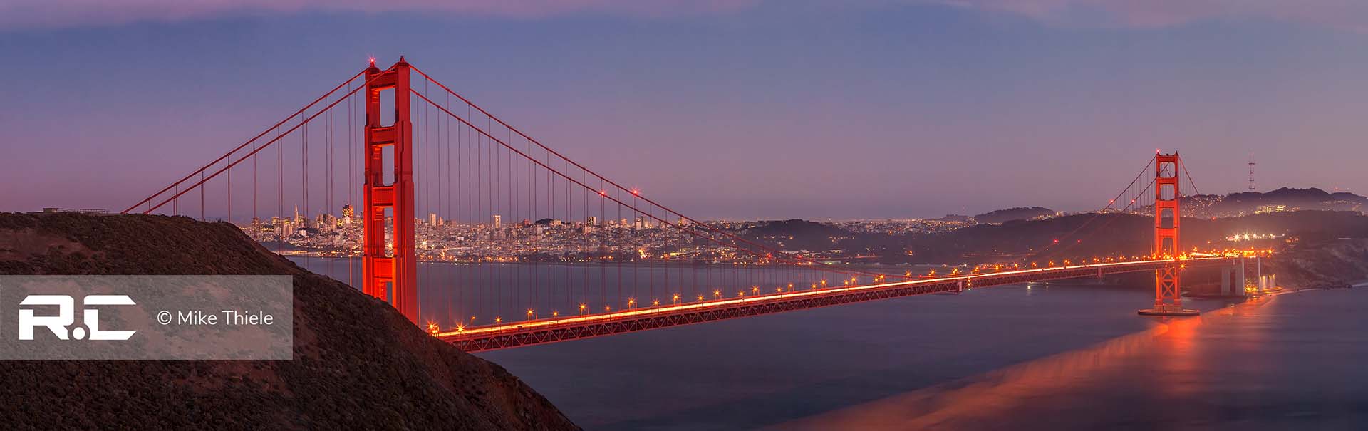 Foto der Golden Gate Bridge bei Nacht